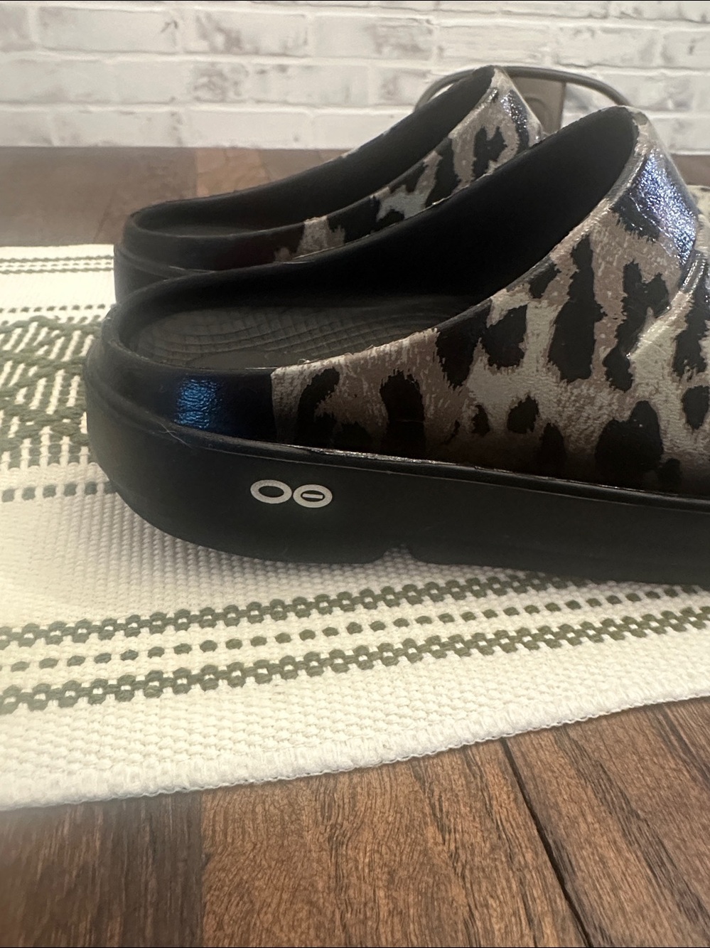 OOFOS OOcloog clogs - Picture 4 of 6